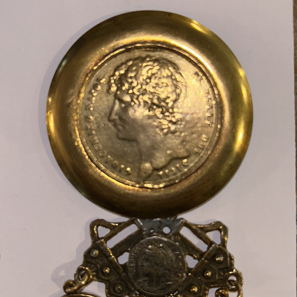 RARE VINTAGE Antique gold brooch with dangling coins gorgeous unique 1 of a kind - Picture 3 of 3